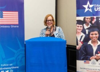 Zyrtarja amerikane Nicole Chulick viziton Kosovën, takohet me Osmanin e Kurtin