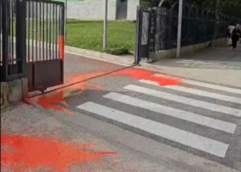 Kuqezinjtë hedhin ngjyrë gjaku para federatës, kundërshtojnë bashkëkandidimin e Shqipërisë me Serbinë