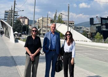 Ambasadorja holandeze Boven shkon në Mitrovicë për t’u informuar me situatën lokale