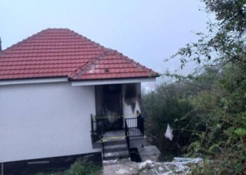 I vihet flaka një shtëpie të ndërtuar nga Qeveria në veri