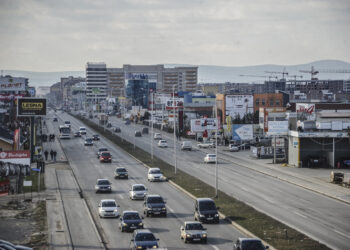 E rëndë në Fushë Kosovë: Djali narkoman e rrah nënën pas një konflikti, përfundon në pranga