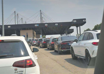 Pikat kufitare me Serbinë pritet të bllokohen sot, Kosova kërkon nga qytetarët të shmangin kalimin transit