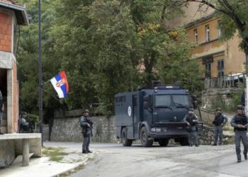 Hidhet koktej molotovi në një shtëpi të një shqiptari, në veri të Mitrovicës