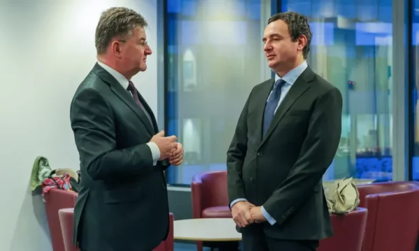 Ura e Ibrit duhet të hapet në koordinim me aleatët e Kosovës”, Lajçak e përsëritë qëndrimin e BE-së