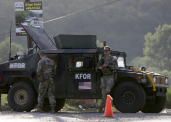 Bllokimi i kufijve do të zgjasë derisa Policia të largohet nga veriu”, KFOR kërkon të shmangen tensionet
