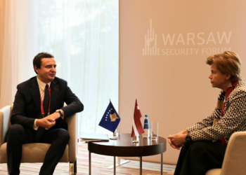 Kurti takon kryediplomaten letoneze, flasin për sulmin në Banjskë