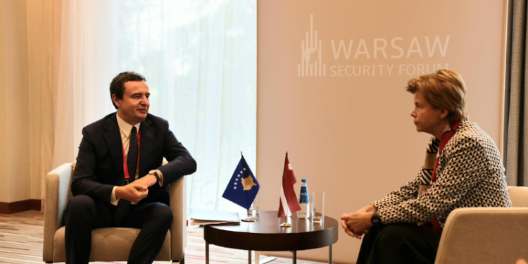 Kurti takon kryediplomaten letoneze, flasin për sulmin në Banjskë