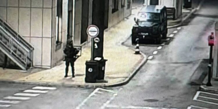 Policia e Kosovës: Një veturë që dyshohet të jetë e Xhandarmërisë serbe ka shkelur vijën ndarëse kufitare