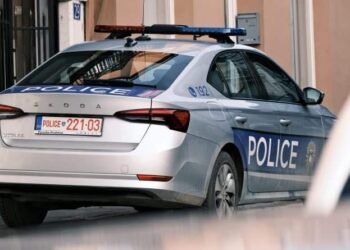 Mitrovicasi ushtron dhuņë ndaj bashkëshortes, gruaja bashkë me fëmijët dërgohet në strehimore