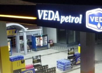 Menaxheri i pompës ‘Veda Petrol’ i hyn dajak punëtorit pasi doli minus