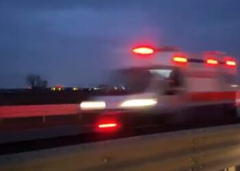 Aksident mes tre veturave në magjistralen Pejë – Mitrovicë, pesë persona të lënduar