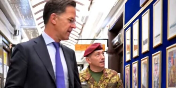 Komandanti i KFOR-it e informon shefin e NATO-s për situatën e sigurisë në Kosovë