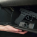 Ekskluzive | “Ta mbushi trupin plumba” – kapet me Glock në çantë pas kanosjes në mes të rrugës në Mitrovicë