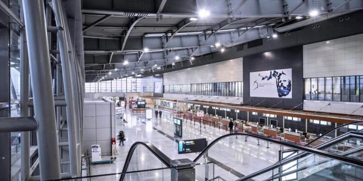 Kanosje në Aeroportin e Prishtinës, policia sekuestron armë me 45 fishekë