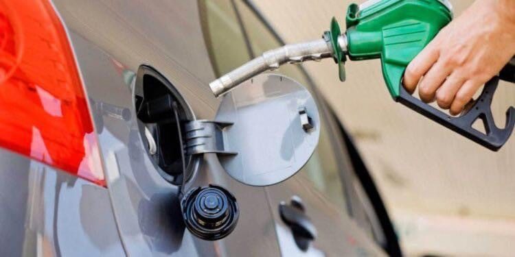 Zgjohet shpresë, nafta bie për 17 cent, benzina 35 cent më lirë