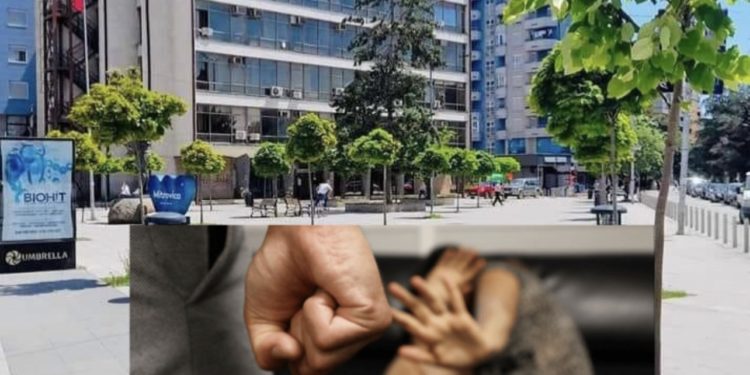Mitrovicasja ia sheh burrit fotografinë e një gruaje në telefon, tenton të largohet nga shtëpia – e rrah kunata