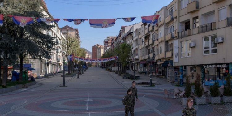 Kryetarët shqiptarë marrin pushtetin lokal në Veri, Simiq kërkon nga Kurti ndaljen e ‘represionit’ ndaj serbëve