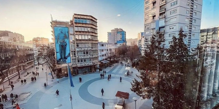“Lulëzon” droga në Mitrovicë, i riu kapet me të midis sheshit