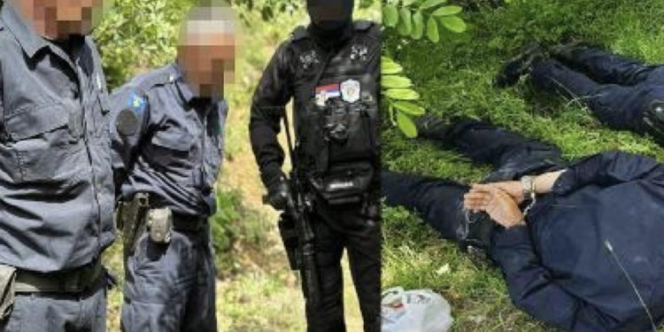 Policët tanë kokulur pranë specialsave serbë – dalin pamje të reja