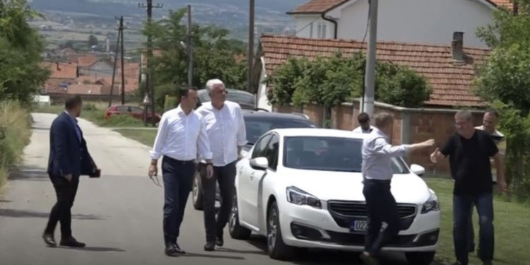 Peci e Ferizi inspektojnë punimet e sistemit të ujitjes në Vushtrri e Mitrovicë