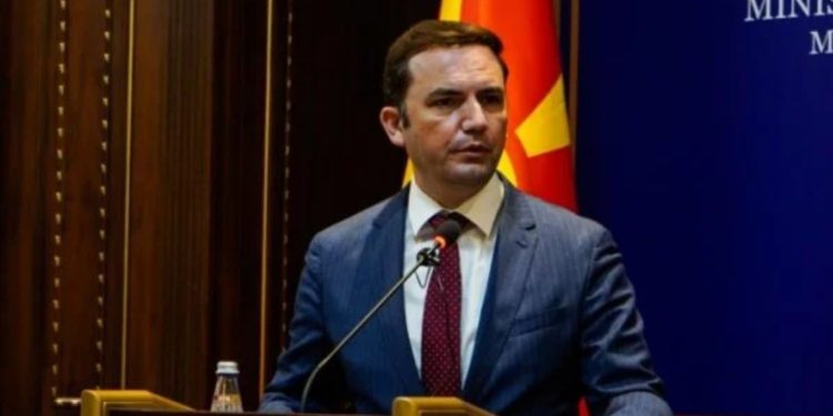 Bujar Osmani ia dorëzon Kosovës e Serbisë propozimin 9-pikësh për daljen nga kriza në veri