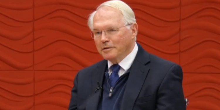 Hill: Kemi probleme me Kurtin, nuk mbaj mend për këso ndarje ShBA – Kosovë