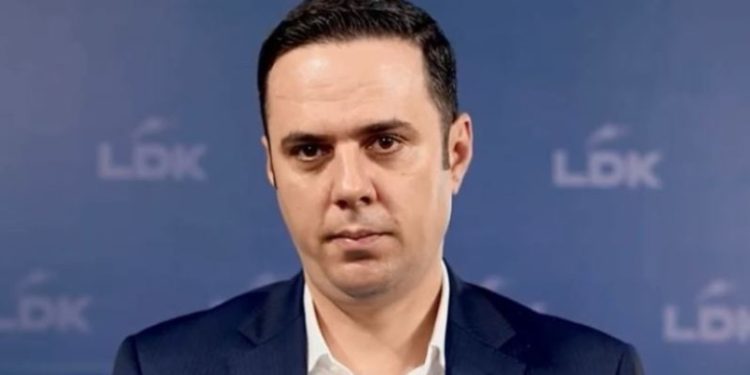 Abdixhiku: Kosova mbeti edhe pa Shqipërinë, rrugëtimi i Kurtit rrezikon shtetësinë e Republikës