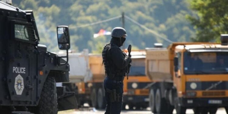 Drejtori i Policisë: Grupe kriminale serbe po përgatiten për sulm në veri