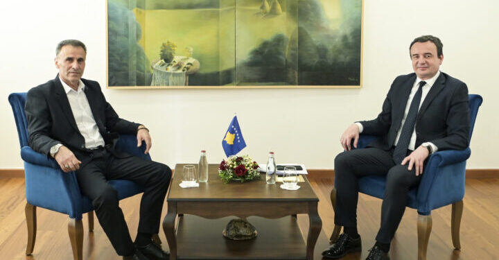 Kurti në Leposaviq, takon kryetarin e komunës, Lulzim Hetemi