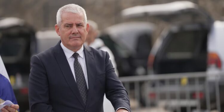 Sveçla njofton për rihapjen e pikave kufitare në Merdarë e Bërnjak