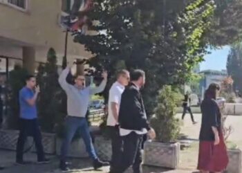 Rizvanolli dhe Krasniqi përcillen sërish me fishkëllima në Mitrovicë të Veriut