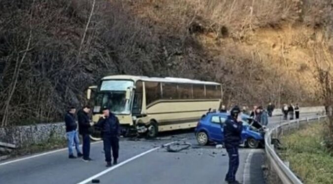 Radojiçiq organizoi ekskursion për nxënësit serbë nga Kosova, njëri nga autobusët u aksidentua në Kralevë
