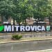 Asamblistët në Mitrovicën e Veriut miratojnë largimin e mbishkrimit “Unë e dua Mitrovicën”