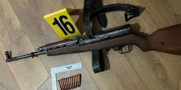 Identifikohet i dyshuari për armët dhe municionin e gjetur në Presek të Zubin Potokut